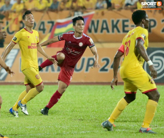 HLV Hàn Quốc phản ứng dữ dội với trọng tài V.League trong trận Nam Định cầm hòa TP. Hồ Chí Minh - Ảnh 12.
