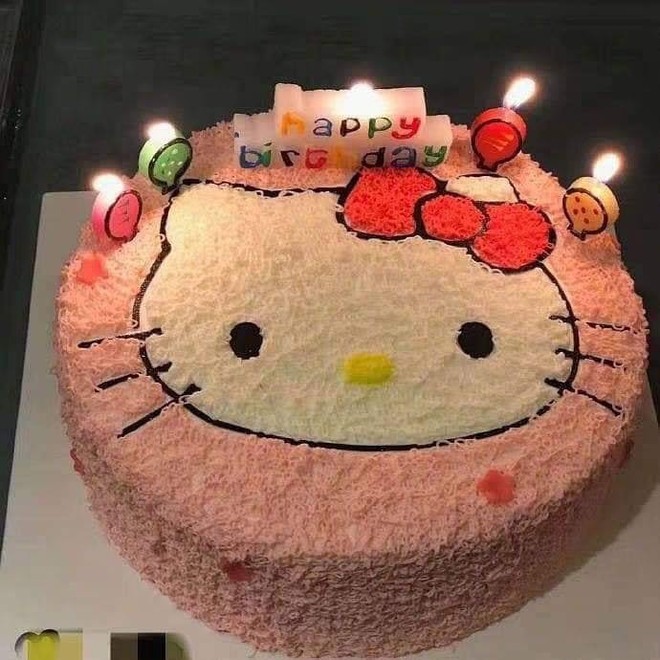 Pha tự an ủi cực mạnh đến từ nạn nhân mua bánh Hello Kitty, nhận bánh phiên bản đã tẩy trang: Thôi thì trông cũng đáng yêu! - Ảnh 1.