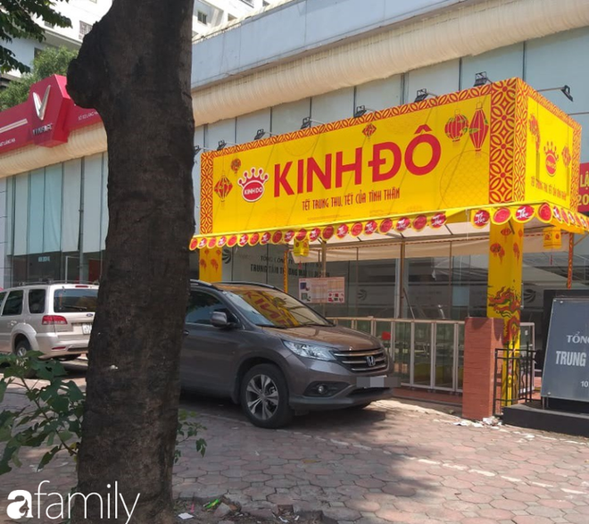 H&agrave; Nội: H&agrave;ng loạt quầy b&aacute;nh Trung thu th&agrave; dỡ quầy c&ograve;n hơn b&aacute;n hạ gi&aacute;, hội b&aacute;n h&agrave;ng online lại đua nhau thanh l&yacute; - Ảnh 1.