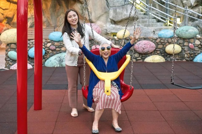“Bà ngoại gân nhất Hong Kong: 96 tuổi trở thành người mẫu nổi tiếng được nhiều thương hiệu săn đón và cách sống “hãy là chính mình” đáng học hỏi - Ảnh 14.
