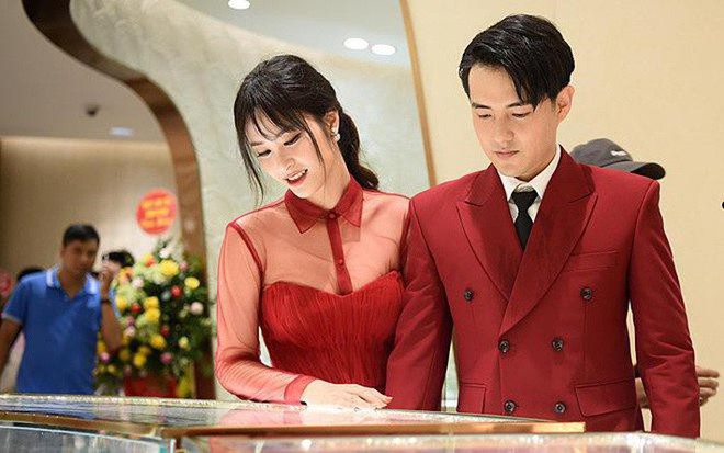 Sắp đ&aacute;m cưới, Đ&ocirc;ng Nhi rất chăm diện lại v&aacute;y cũ, đến fan cũng phải ch&agrave;o thua trước t&iacute;nh tiết kiệm của c&ocirc; n&agrave;ng - Ảnh 4.