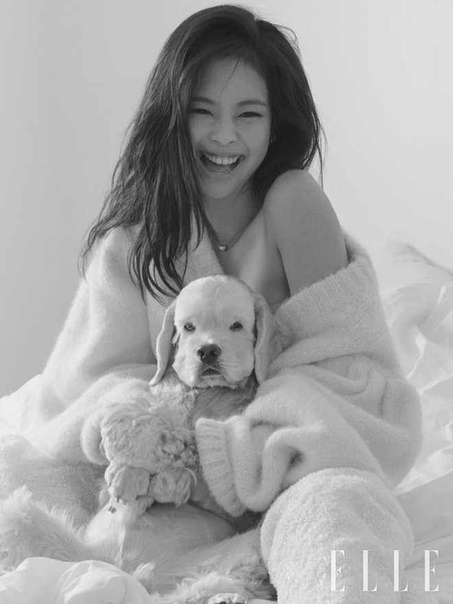 Nửa kín nửa hở, Jennie (BLACKPINK) càng khiến dân tình bấn loạn vì hờ hững bờ vai sexy cùng đôi chân dài trứ danh - Ảnh 3.