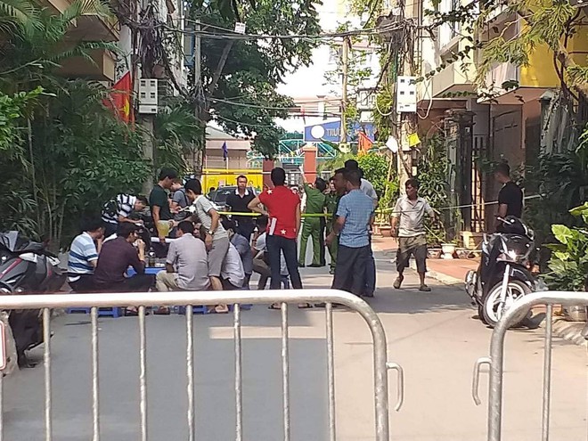 Vụ phát hiện 2 thi thể trong phòng trọ ở Hà Nội: Nam thanh niên sát hại 2 nữ sinh rồi nhảy từ tầng 4 tự tử - Ảnh 1.