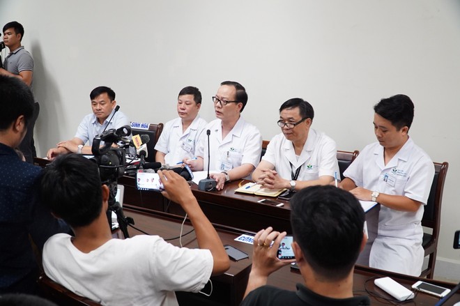 BV Nhi Trung Ương họp b&aacute;o vụ ch&aacute;u b&eacute; 3 tuổi bị bỏ qu&ecirc;n 7 tiếng tr&ecirc;n xe &ocirc; t&ocirc; - Ảnh 2.
