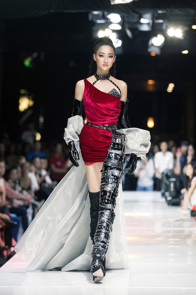 Tân Hoa hậu Lương Thùy Linh lột xác hầm hố, sải bước catwalk thần thái khó nhận ra sau 1 tháng đăng quang - Ảnh 9.