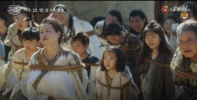 Song Joong Ki ôn nhu ôm ấp Kim Ji Won, chèo kéo crush về đội của mình để chống đối cha ngay tập 16 Arthdal Niên Sử Kí - Ảnh 9.