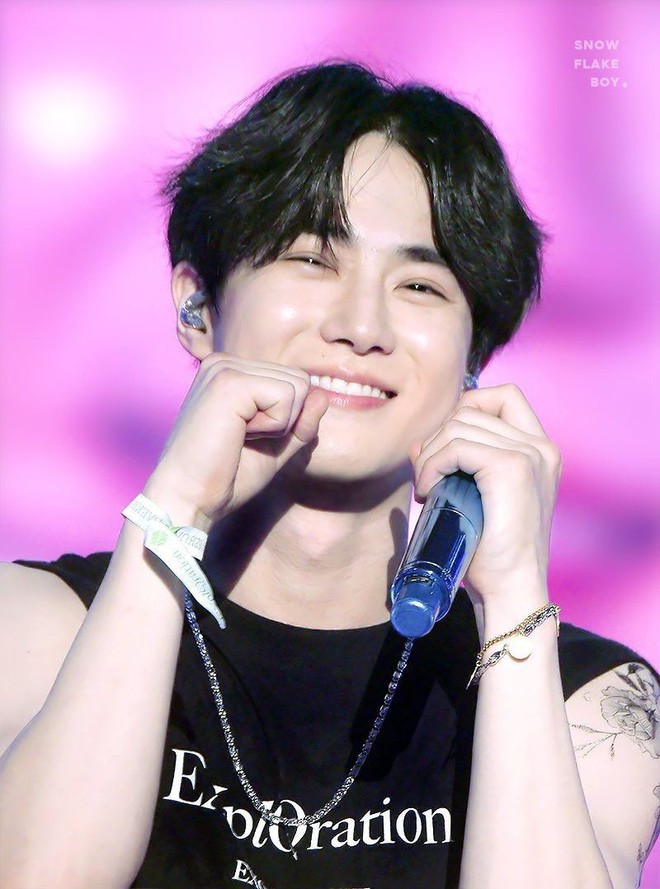 Suho (EXO) ghi điểm với hành động ngọt ngào cho hậu bối - Ảnh 2.