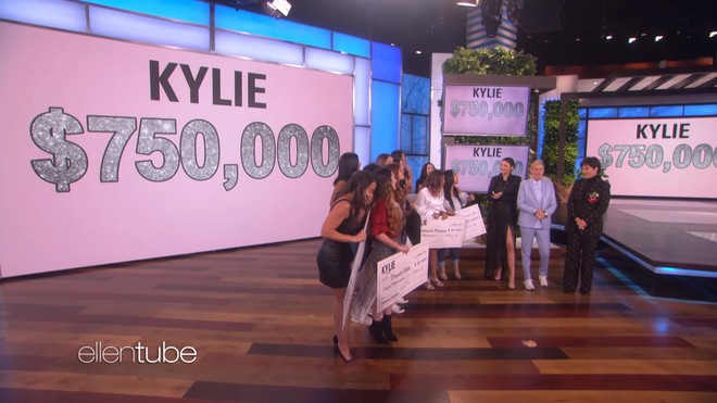 “Tỷ phú” Kylie Jenner khai pháo mùa 17 của “The Ellen show” bằng phần quà 1 triệu đô la - Ảnh 5.