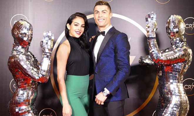 HOT: Ronaldo cuối cùng đã thừa nhận sẽ cưới Georgina sau 3 năm yêu nhưng vẫn còn một vấn đề cực lớn này chưa được giải đáp - Ảnh 1.