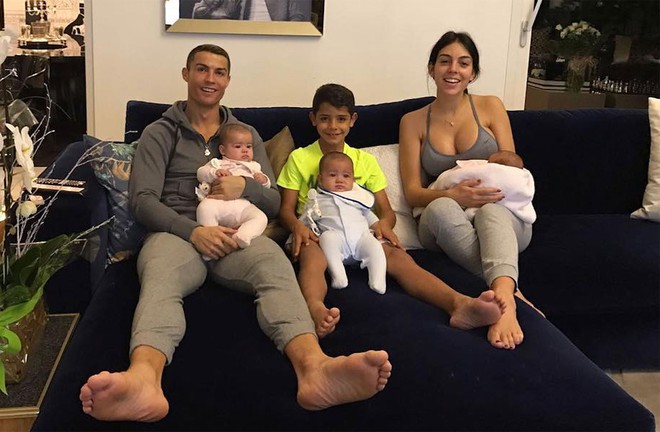 HOT: Ronaldo cuối cùng đã thừa nhận sẽ cưới Georgina sau 3 năm yêu nhưng vẫn còn một vấn đề cực lớn này chưa được giải đáp - Ảnh 2.