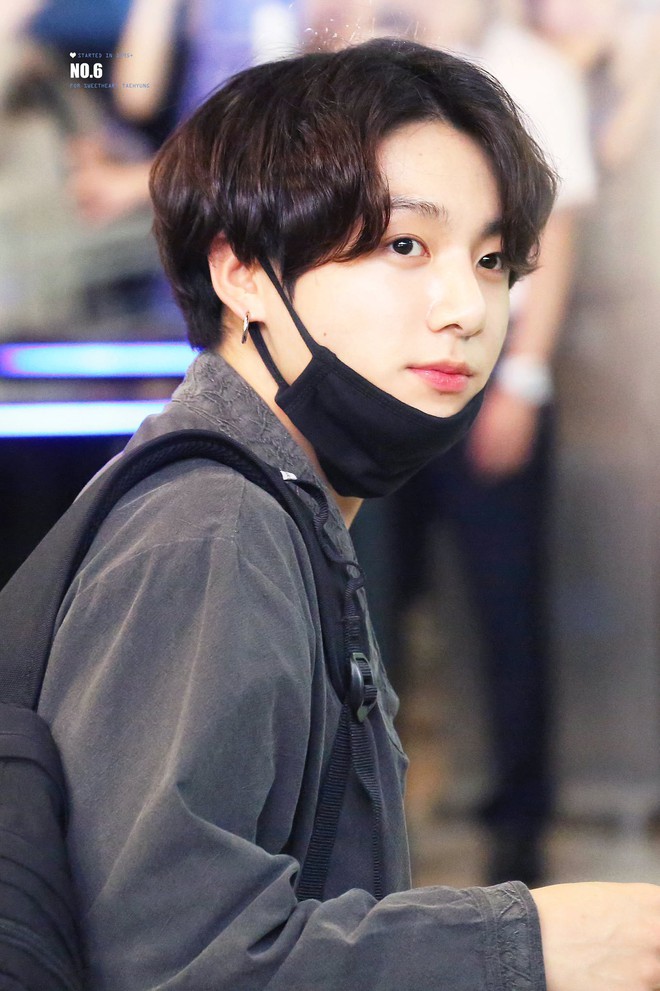 HOT: Rộ tin Jungkook (BTS) hẹn hò vì lộ ảnh CCTV ôm ấp, uống rượu với gái lạ, tình trạng hôn nhân của cô gái gây bão - Ảnh 7.