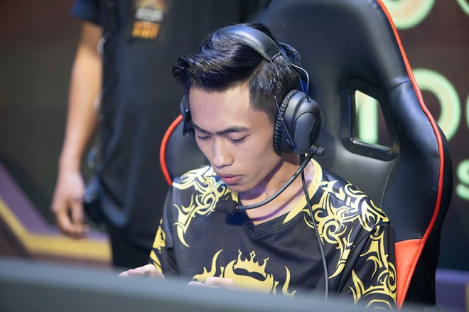 Liên tiếp thua ZD Esports phải cầu cứu Team Flash để có vé vào Top 4 Đấu Trường Danh Vọng - Ảnh 1.