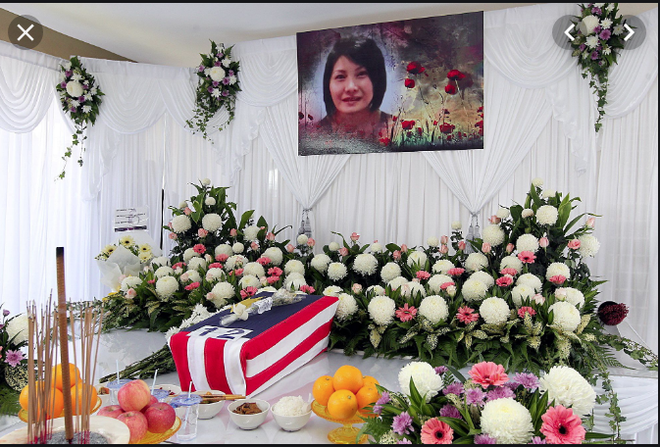 5 năm sau thảm kịch máy bay MH17, gia đình của nữ tiếp viên hàng không chật vật vượt qua nỗi đau trong cảnh gà trống nuôi 3 con - Ảnh 3.