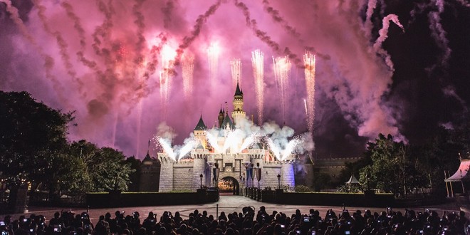 8 điều bạn tuyệt đối đừng bao giờ vi phạm ở công viên giải trí Disneyland, nếu không muốn “rơi từ thiên đường xuống địa ngục” - Ảnh 1.