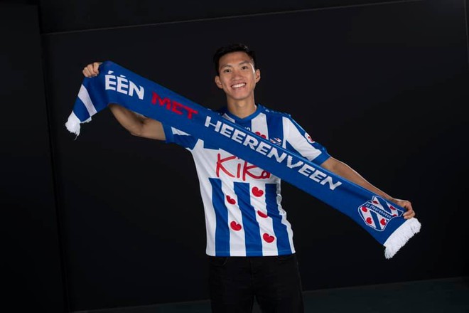 Đoàn Văn Hậu tự tin nở nụ cười rạng rỡ trong ngày ra mắt đội bóng Hà Lan SC Heerenveen - Ảnh 3.