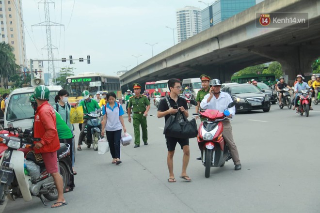 Kết thúc 3 ngày nghỉ lễ 2/9: Các bến xe ở Hà Nội quá tải, cửa ngõ TP.HCM kẹt cứng hàng ngàn phương tiện - Ảnh 6.