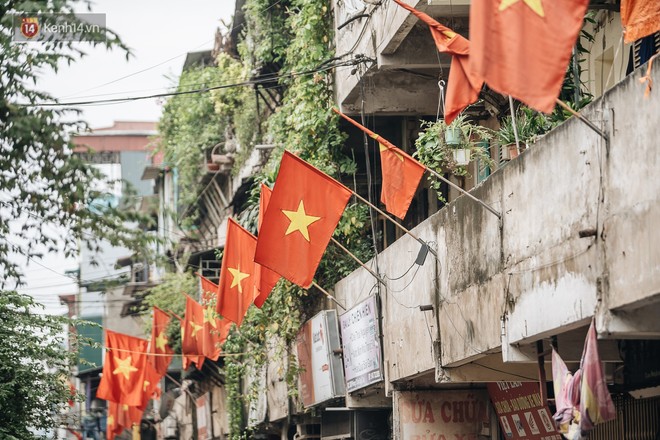 Hà Nội của sớm mai ngày Tết Độc lập: Buổi lễ chào cờ thiêng liêng trước quảng trường Ba Đình, đường phố bình yên nhẹ nhàng - Ảnh 12.