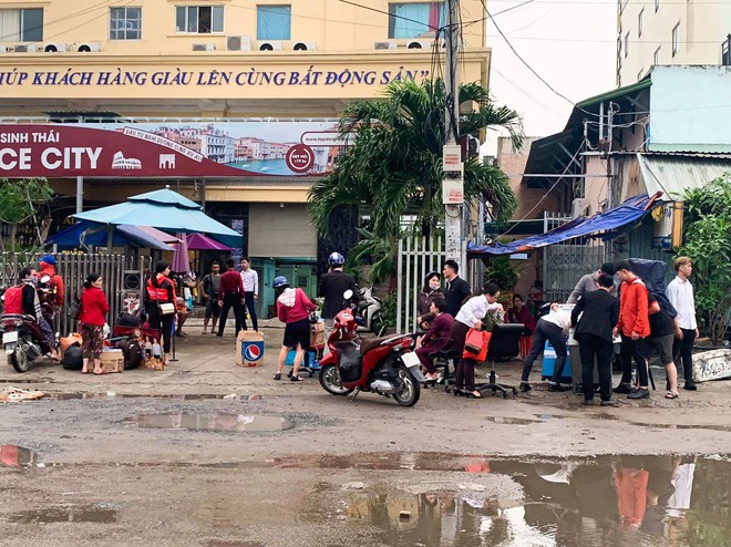 Cả trăm khách hàng đến đòi lại tiền, nhân viên Alibaba đề nghị viết “tâm thư” không bị công ty lừa - Ảnh 2.