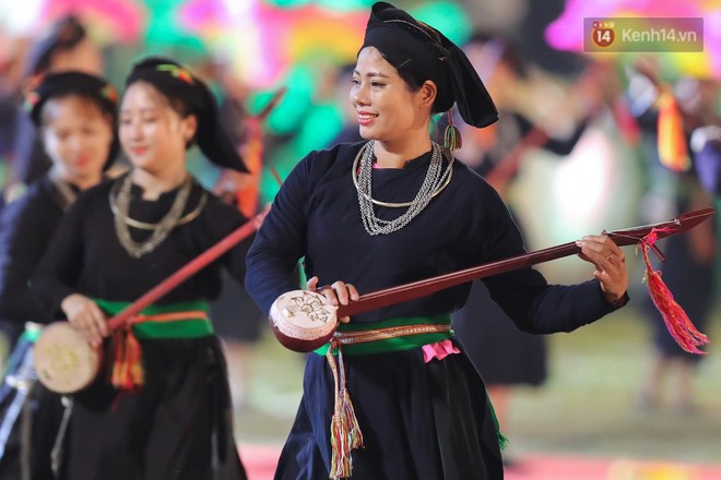 Ảnh: 5.000 người tham gia màn biểu diễn nghệ thuật Xòe Thái tại lễ hội du lịch, văn hóa Mường Lò - Ảnh 10.