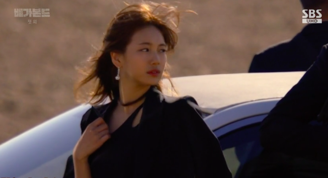Cùng cảnh chiếc khăn gió lạnh: Song Hye Kyo gặp đức lang quân, Suzy (Vagabond) rơi vào tầm bắn! - Ảnh 12.