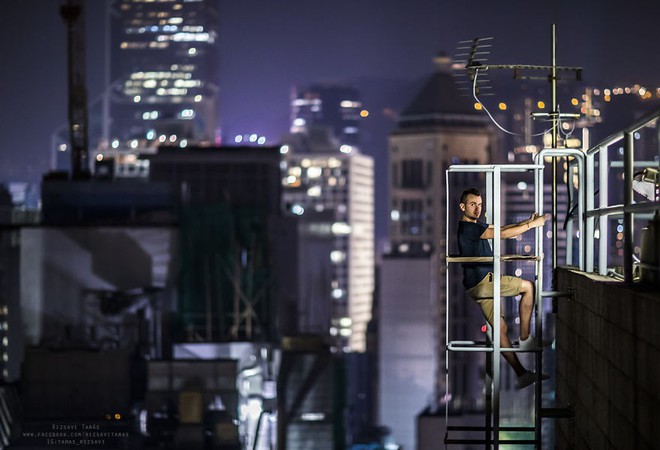 Leo lên loạt tòa nhà cao nhất Hong Kong để chụp hình sống ảo, chàng trai bị dân mạng chỉ trích: Chán sống rồi hả? - Ảnh 7.