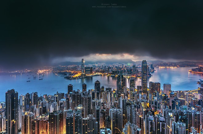 Leo lên loạt tòa nhà cao nhất Hong Kong để chụp hình sống ảo, chàng trai bị dân mạng chỉ trích: Chán sống rồi hả? - Ảnh 3.