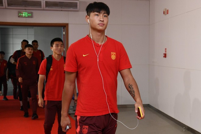 Chê đội nhà vì để thua trước Việt Nam, tuyển thủ Trung Quốc lập tức bị cấm thi đấu dài hạn - Ảnh 1.