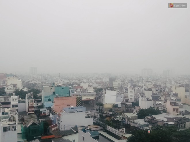 Sài Gòn bị bao phủ một màu trắng đục bất thường: Chuyên gia thời tiết nói gì? - Ảnh 3.