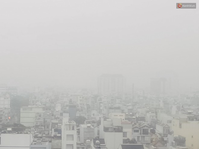 Sài Gòn bị bao phủ một màu trắng đục bất thường: Chuyên gia thời tiết nói gì? - Ảnh 2.