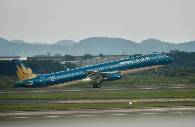 Vietnam Airlines tiếp tục điều chỉnh kế hoạch khai th&aacute;c do ảnh hưởng của b&atilde;o Tapah - Ảnh 1.
