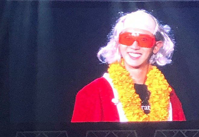 Chanyeol (EXO) tóc hồng môi đỏ chứng tỏ xinh trai làm dân tình khóc thét: Fan Thái Lan đã làm gì oppa của chúng tôi thế này? - Ảnh 5.