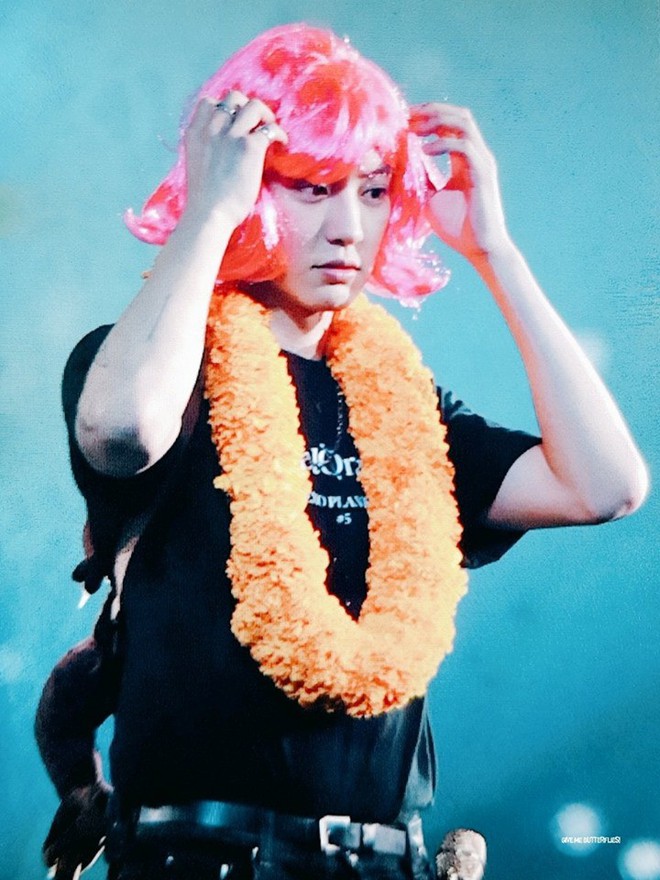 Chanyeol (EXO) tóc hồng môi đỏ chứng tỏ xinh trai làm dân tình khóc thét: Fan Thái Lan đã làm gì oppa của chúng tôi thế này? - Ảnh 4.