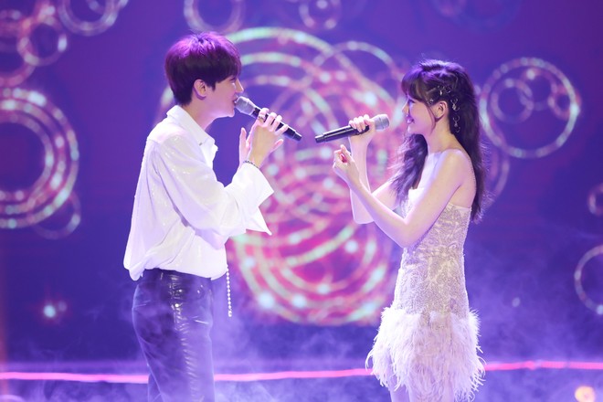 Trấn Thành “phá” kịch bản, cùng cả dàn sao Việt tặng điều bất ngờ khiến Hari Won rơi nước mắt trong concert đầu tiên của sự nghiệp - Ảnh 9.