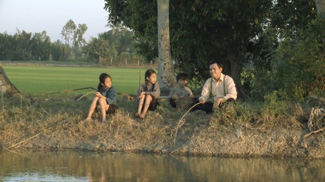 Đâu chỉ riêng cậu Ba (Tiếng Sét Trong Mưa), hầu gái Hiểm chua ngoa là thế cũng bị ngải yêu quật dễ thương lạ lùng! - Ảnh 1.