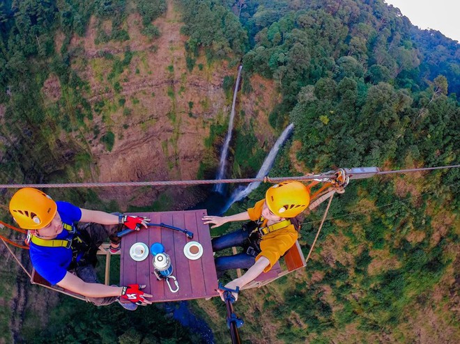 Muốn thử cảm giác mạnh ở Lào, đu đưa ngay trên võng và uống cafe giữa thác nước cao 140m này đi! - Ảnh 21.
