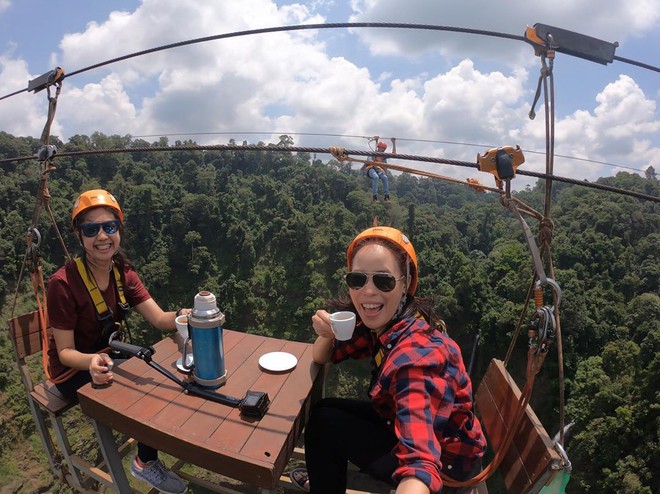 Muốn thử cảm giác mạnh ở Lào, đu đưa ngay trên võng và uống cafe giữa thác nước cao 140m này đi! - Ảnh 17.