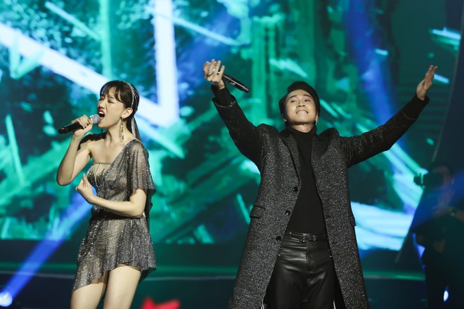 Trấn Thành “phá” kịch bản, cùng cả dàn sao Việt tặng điều bất ngờ khiến Hari Won rơi nước mắt trong concert đầu tiên của sự nghiệp - Ảnh 7.