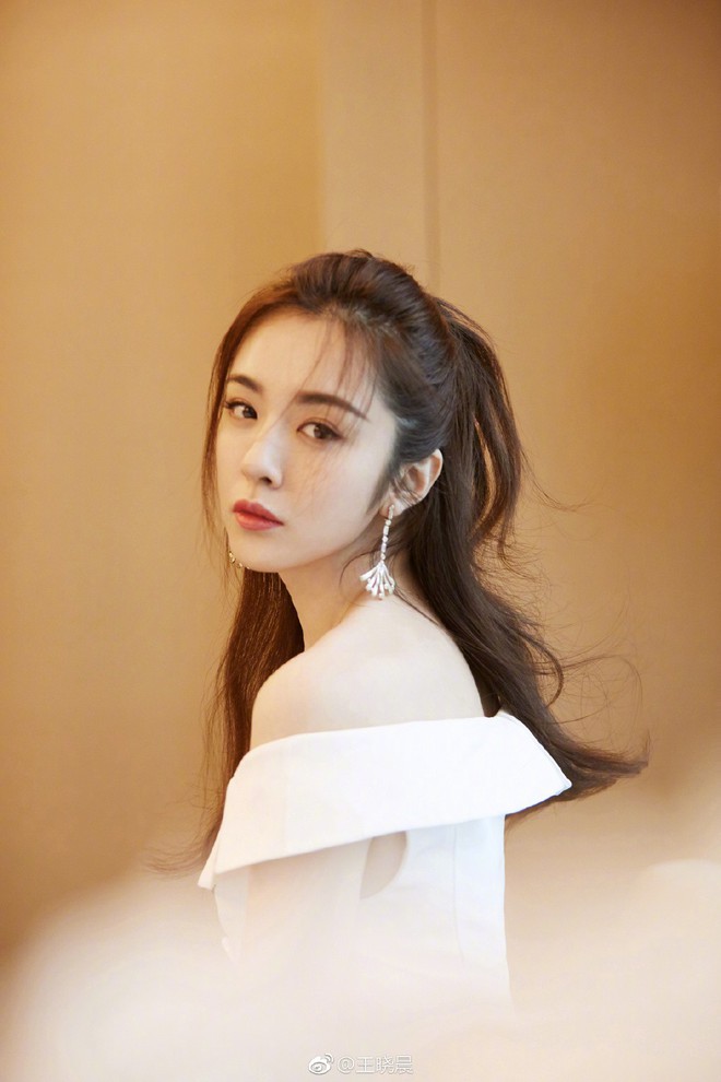 Vừa chia tay được 3 th&aacute;ng, L&yacute; Thần đ&atilde; c&oacute; t&igrave;nh mới sở hữu nhan sắc v&agrave; kh&iacute; chất chẳng k&eacute;m nữ ho&agrave;ng họ Phạm? - Ảnh 12.