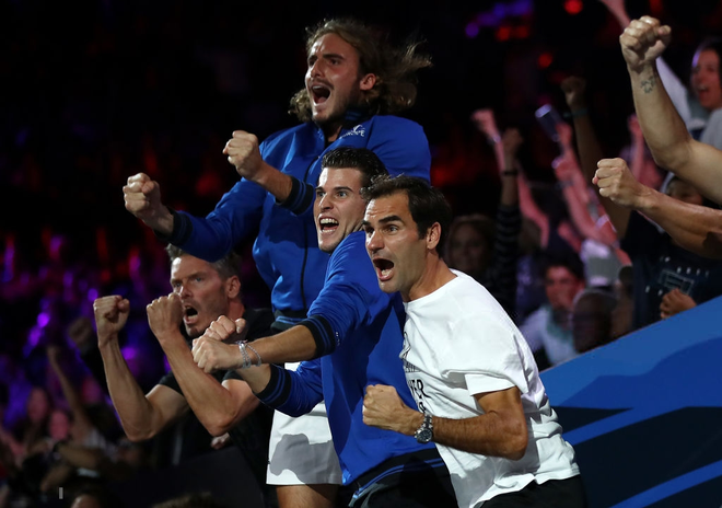 Khoảnh khắc may ra cả năm mới có 1 lần: Federer và Nadal rạng rỡ cùng nhau nâng cúp vô địch thế giới - Ảnh 5.