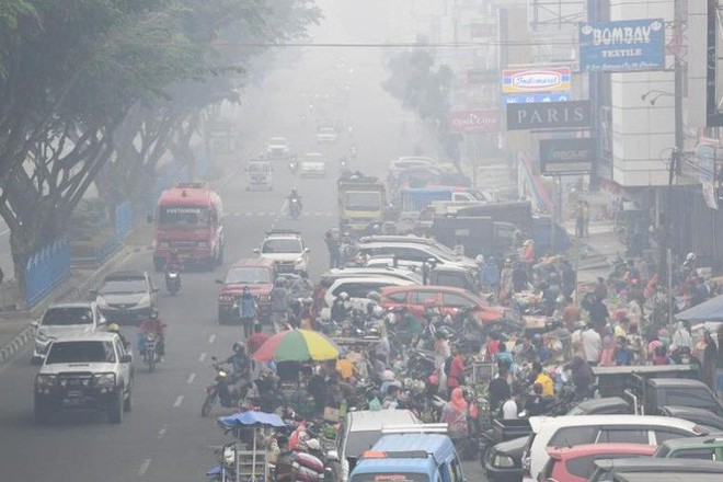  Indonesia: Chất lượng không khí của thủ đô khói mù xuống thấp kỷ lục  - Ảnh 2.