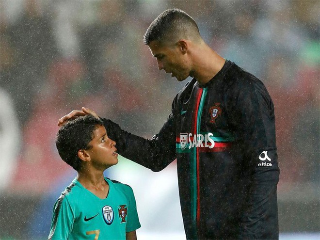 Ronaldo nổi tiếng đào hoa, sát gái nhưng không ngờ trong việc dạy con lại vô cùng chỉn chu và đáng ngưỡng mộ - Ảnh 4.