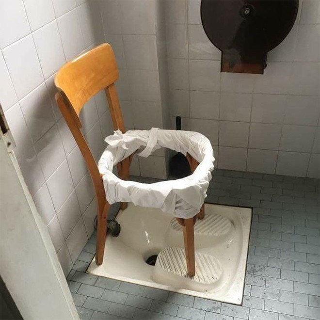 Nhà vệ sinh: Khám phá cách thiết kế những không gian vệ sinh độc đáo và tiện nghi chỉ có tại những địa điểm đặc biệt được giới thiệu trong bức ảnh này!