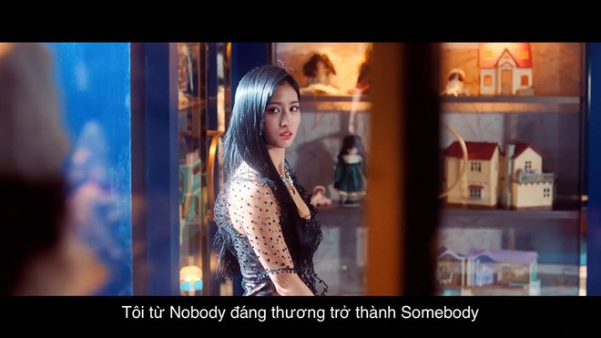 Giải mã ẩn ý MV mới của TWICE: Scandal hẹn hò của Jihyo, bức ảnh gây tranh cãi của Sana và cả sự cố lộ ảnh của Chaeyoung đều được đưa vào? - Ảnh 20.