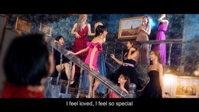 Giải mã ẩn ý MV mới của TWICE: Scandal hẹn hò của Jihyo, bức ảnh gây tranh cãi của Sana và cả sự cố lộ ảnh của Chaeyoung đều được đưa vào? - Ảnh 9.