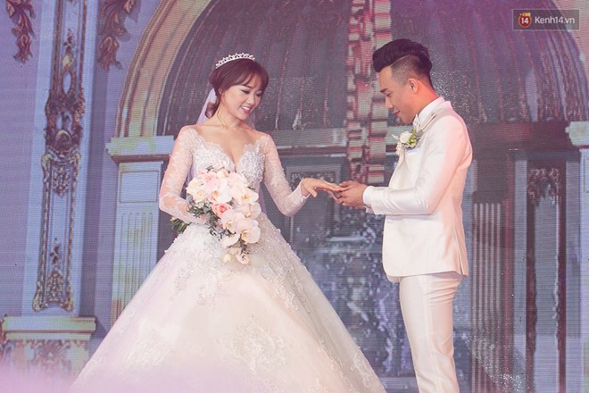 Những cặp đ&ocirc;i đổi chiều dư luận ngoạn mục nhất Vbiz: Đều từng bị gh&eacute;t như hắt nước đổ đi v&igrave; ồn &agrave;o tiểu tam - Ảnh 4.