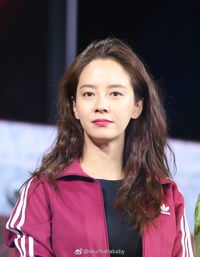 Tạo hóa ưu ái cho Song Ji Hyo gương mặt trẻ trung nhưng để “hack” từ 38 tuổi thành đôi mươi, cô đã áp dụng 3 tips - Ảnh 6.