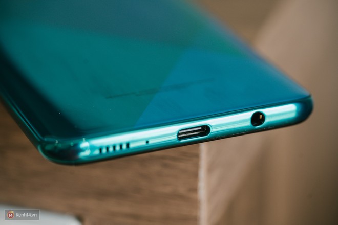 Trải nghiệm nhanh Samsung Galaxy A30s: Mặt lưng chuyển m&agrave;u, cảm biến dưới m&agrave;n h&igrave;nh, cấu h&igrave;nh đủ d&ugrave;ng - Ảnh 6.