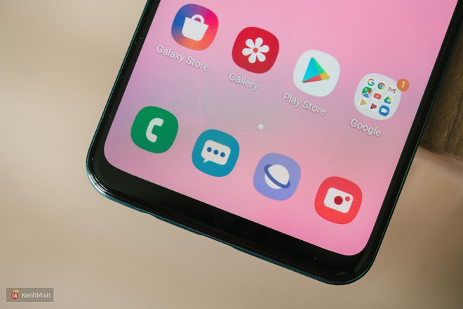 Trải nghiệm nhanh Samsung Galaxy A30s: Mặt lưng chuyển m&agrave;u, cảm biến dưới m&agrave;n h&igrave;nh, cấu h&igrave;nh đủ d&ugrave;ng - Ảnh 8.