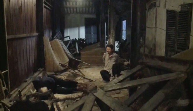 Tiếng S&eacute;t Trong Mưa tập 20: Thị B&igrave;nh ngớ ngẩn &ocirc;m con chờ cậu Ba về cứu, tai họa ập xuống chị lại lăn ra xỉu? - Ảnh 17.