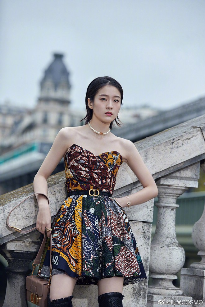 Cùng dự show Dior: “tình đầu quốc dân” Suzy chưa bao giờ khoe vòng 1 bạo liệt đến thế, gái một con Angela Baby lại kín như bưng - Ảnh 9.